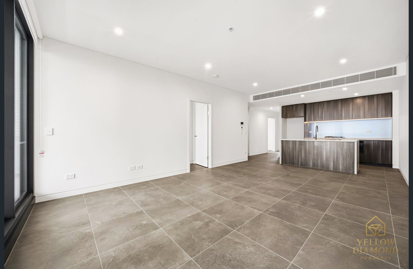 Spacious 3 Bedroom Apartment + Study with North-East Aspect – photo 3
