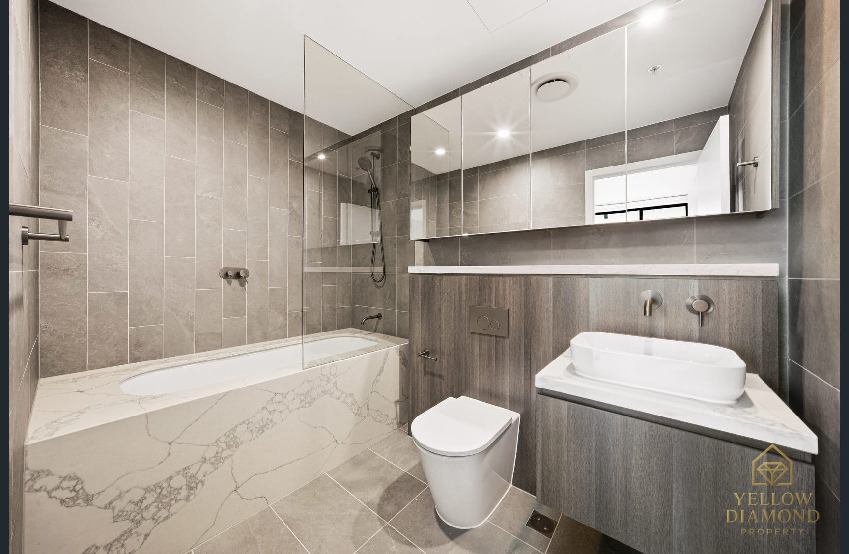 Spacious 3 Bedroom Apartment + Study with North-East Aspect – photo 7