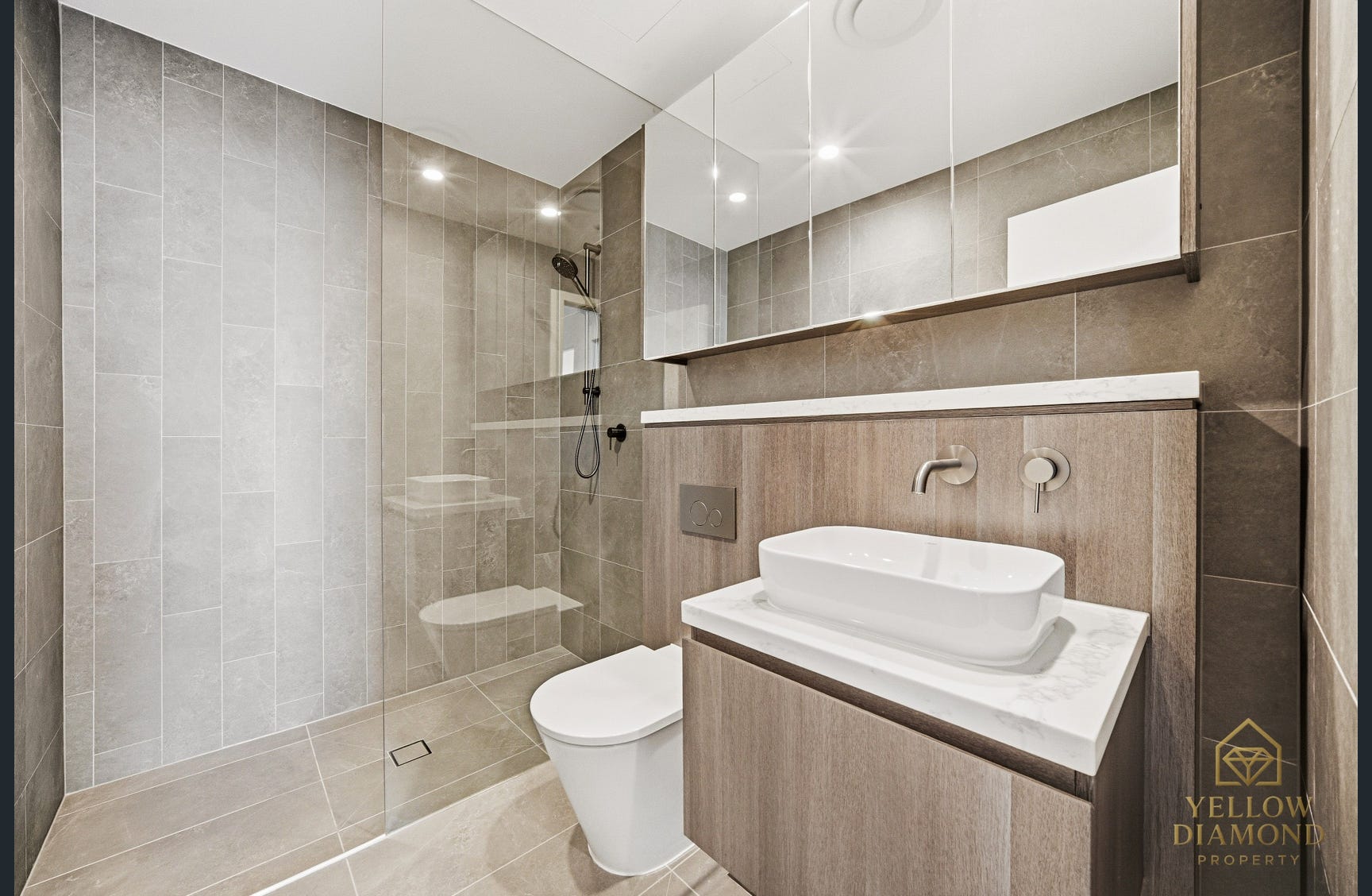 Spacious 3 Bedroom Apartment + Study with North-East Aspect – photo 9